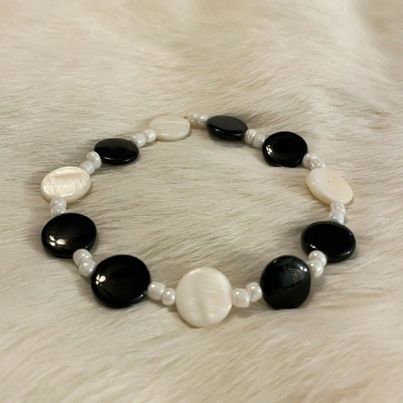 BLack White Mother of Pearl Bead Bracelet Stretch Painted 6652 - Picture 5 of 9